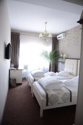 Отель Hotel Europa Бая-Маре Стандартный двухместный номер с 2 отдельными кроватями-1